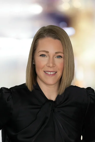 Portrait of Amanda Reynolds, REALTOR® | NRLUX.